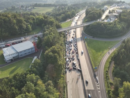 33 Fahrzeuge waren an der Karambolage beteiligt 33 Fahrzeuge waren an der Karambolage beteiligt
