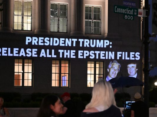 Aktivisten fordern von Trump-Regierung Freigabe von Epstein-Akten Aktivisten fordern von Trump-Regierung Freigabe von Epstein-Akten