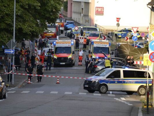 Täter entriss Beamten bei Gerangel die Dienstwaffe