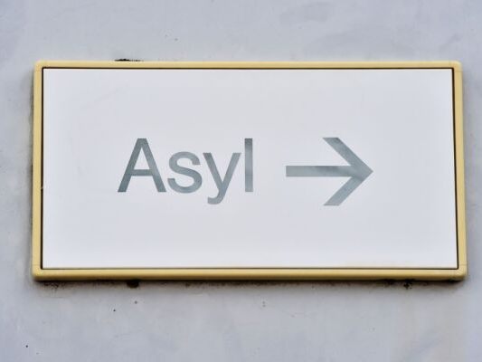 Asylanträge weiter gesunken