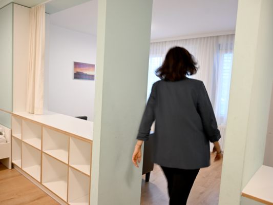 80 Prozent der Frauen im Wechsel leiden darunter 80 Prozent der Frauen im Wechsel leiden darunter
