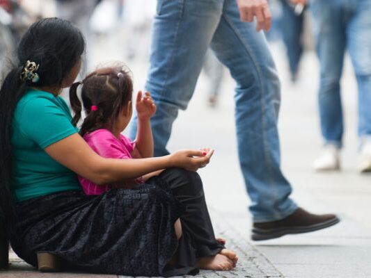 Betteln mit Kindern ist am Montag in der Steiermark verboten