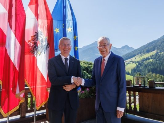 Rinkevics in Alpbach beim Treffen mit Van der Bellen Rinkevics in Alpbach beim Treffen mit Van der Bellen