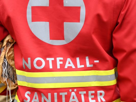Fahrgäste nach Kollision zwischen Pkw und Bus in Tirol verletzt