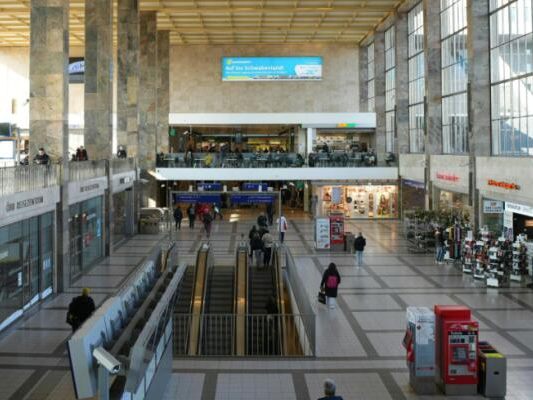Westbahnhof hat zum dritten Mal die Nase vorne Westbahnhof hat zum dritten Mal die Nase vorne