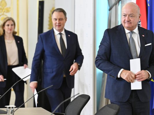 Die Dreierkoalition geht in Klausur Die Dreierkoalition geht in Klausur
