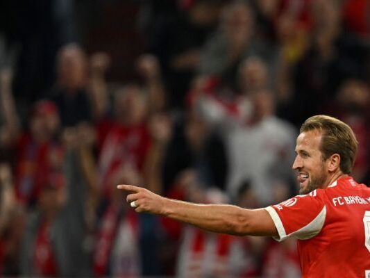 Bayerns Harry Kane erzielte gegen Leipzig einen Hattrick Bayerns Harry Kane erzielte gegen Leipzig einen Hattrick