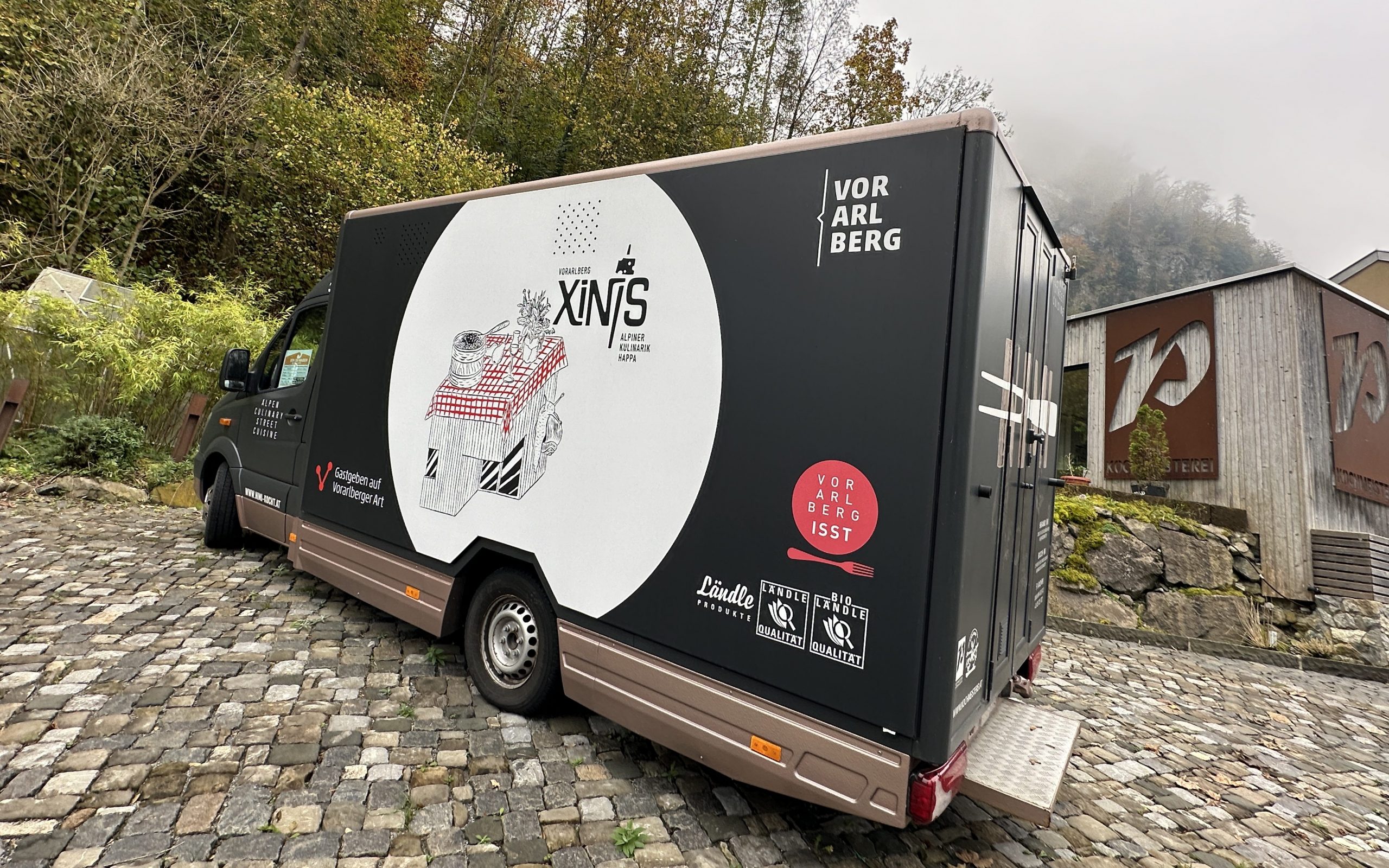 Gastronom Mike P. Pansi verkauft Foodtruck NIMI kocht