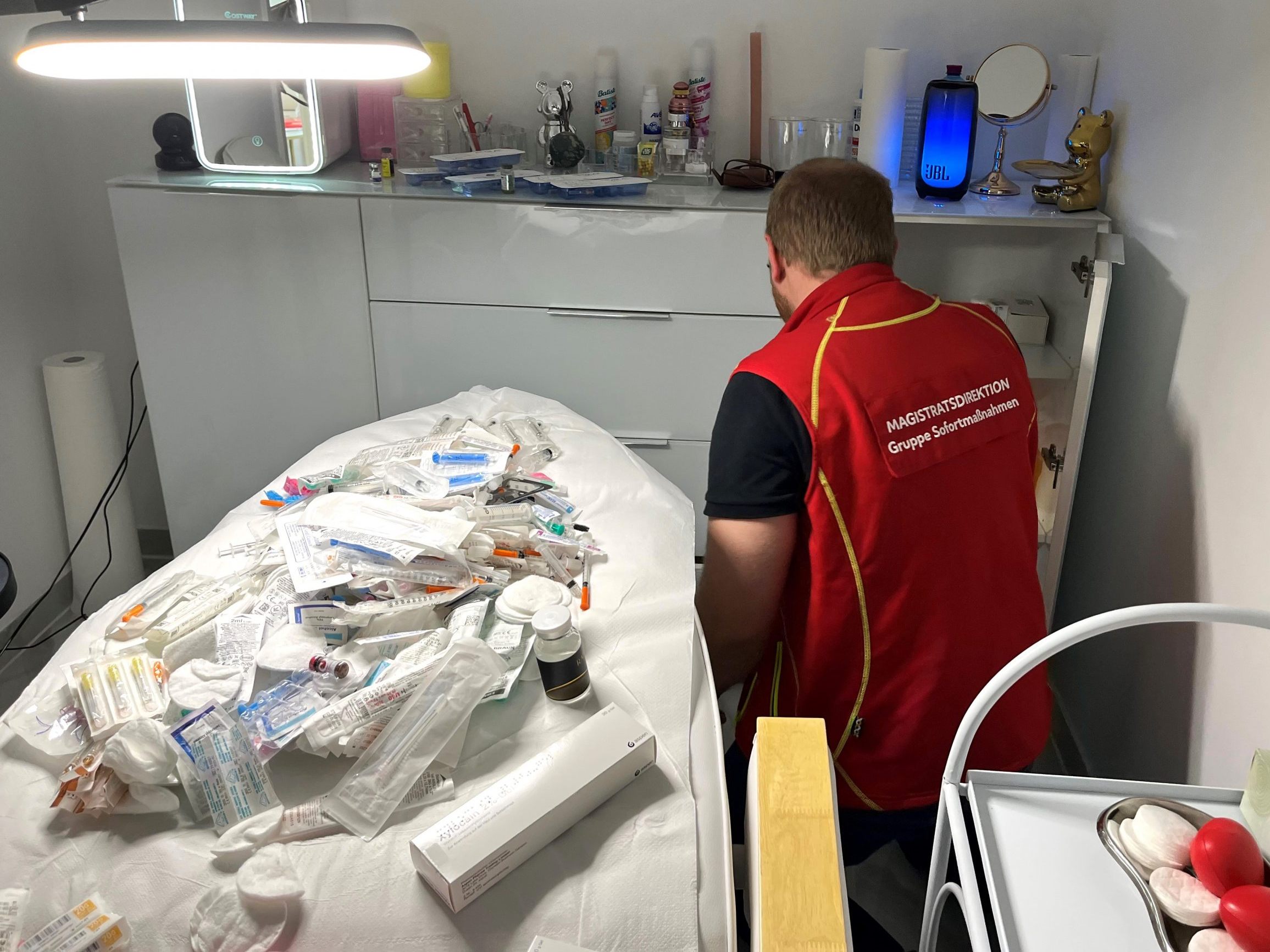 Die Gruppe Sofortmaßnahmen deckte eine weitere illegale Schönheitsklinik auf.