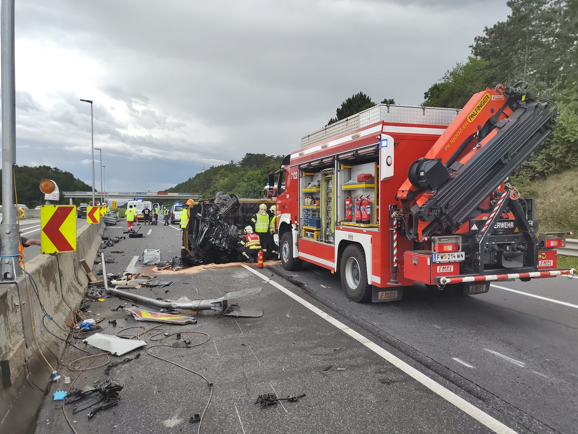 Schwerer Unfall im Baustellenbereich auf der Südautobahn.