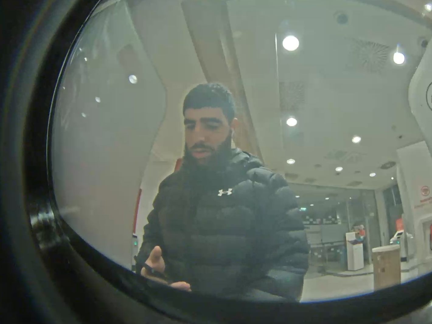 Die Polizei in NÖ sucht diesen Mann. Die Polizei in NÖ sucht diesen Mann.