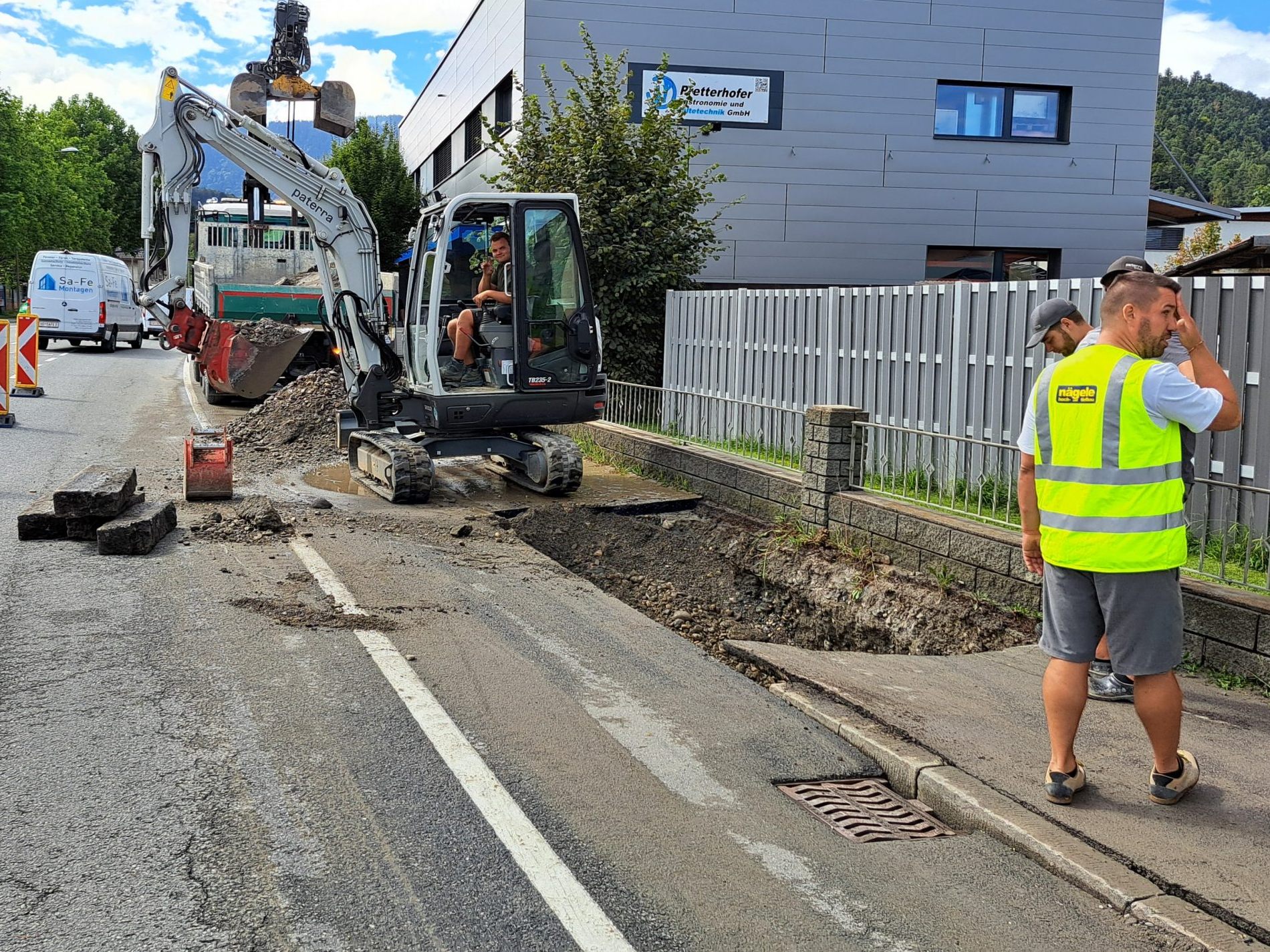 Wasserrohrbruch Feldkirch: Reparatur bis Freitagabend. Wasserrohrbruch Feldkirch: Reparatur bis Freitagabend.