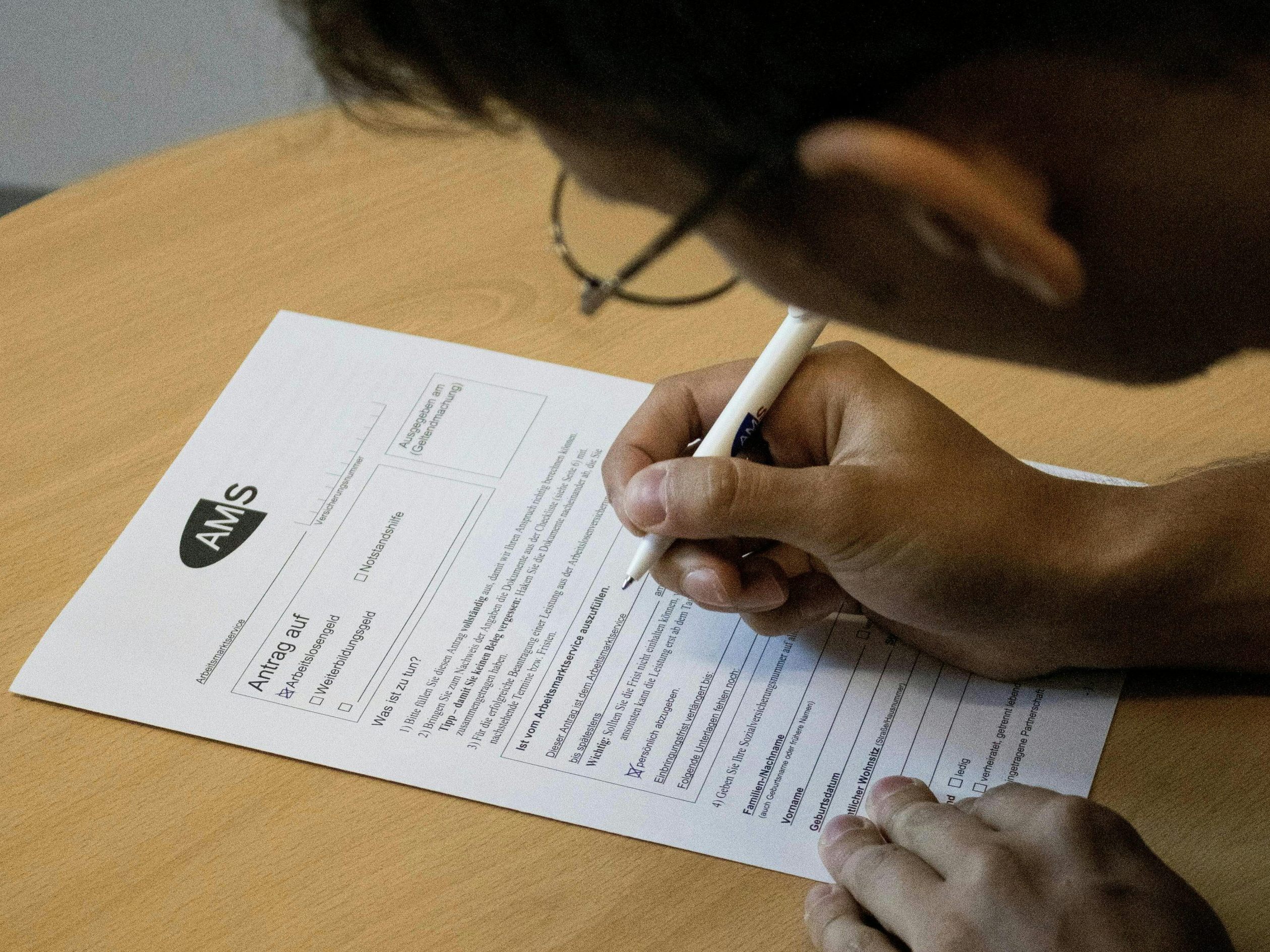 Das AMS setzt auf Bildungsinitiativen, um die Chancen am Arbeitsmarkt zu verbessern.