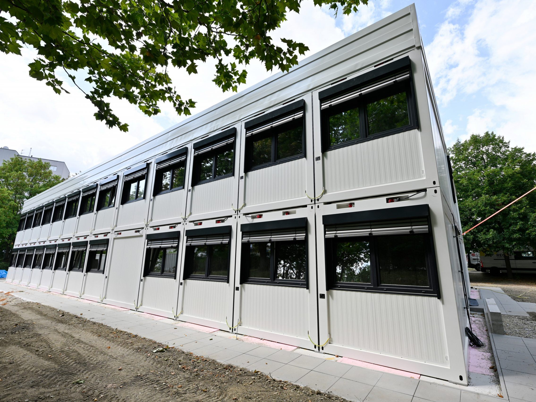 Wien reagiert auf den Platzmangel an Schulen mit Containerklassen. Wien reagiert auf den Platzmangel an Schulen mit Containerklassen.