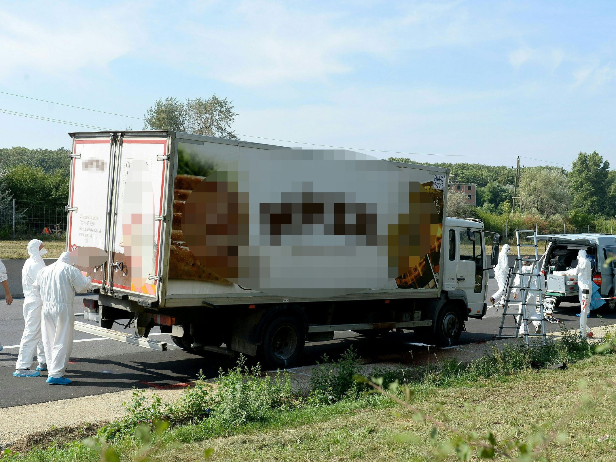 Die Flüchtlinge waren in einem luftdicht verschlossenen Laderaum erstickt. Die Flüchtlinge waren in einem luftdicht verschlossenen Laderaum erstickt.