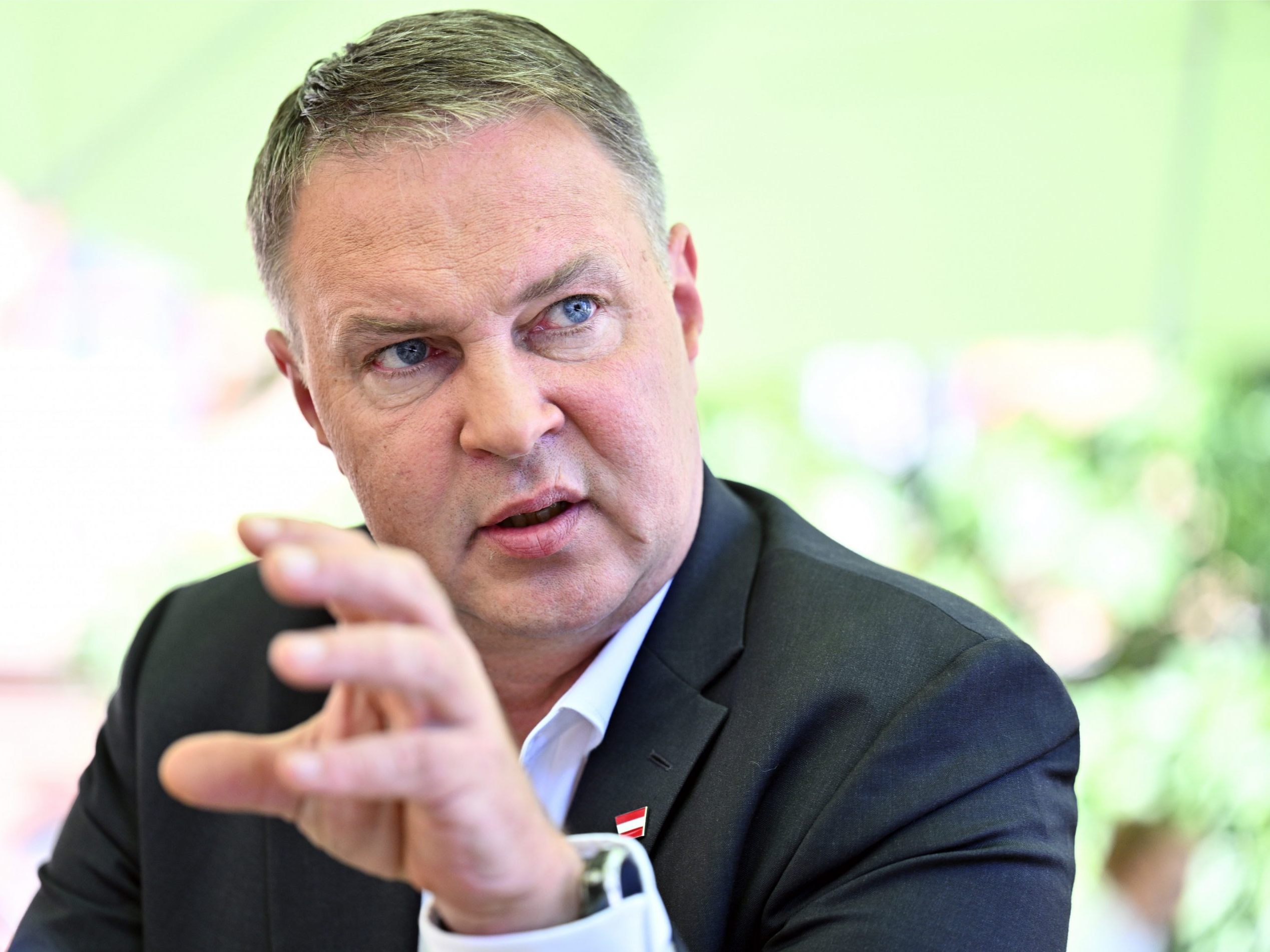 Babler demonstriert Entschlossenheit