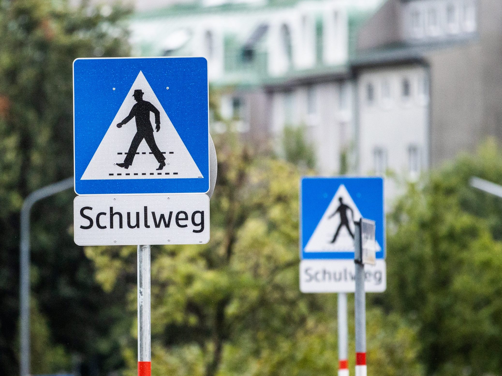 Eltern fordern mehr Sicherheit auf Schulwegen. Eltern fordern mehr Sicherheit auf Schulwegen.