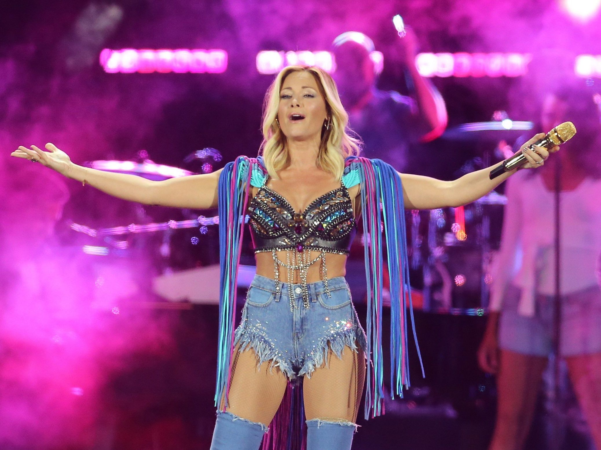 Helene Fischer teilte die Babynews auf Instagram. Helene Fischer teilte die Babynews auf Instagram.