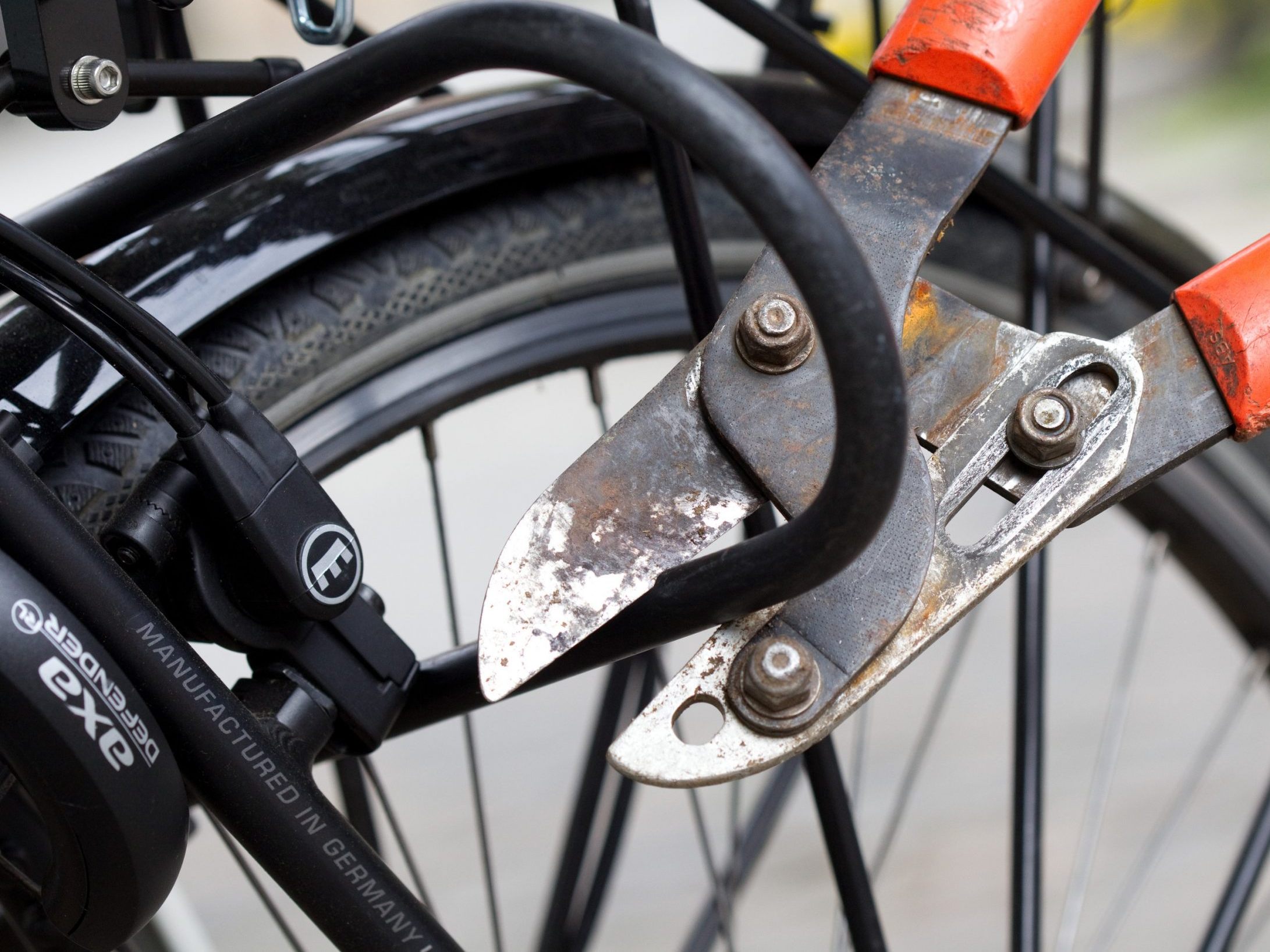 Ein Anrainer ertappte die Fahrraddiebe.