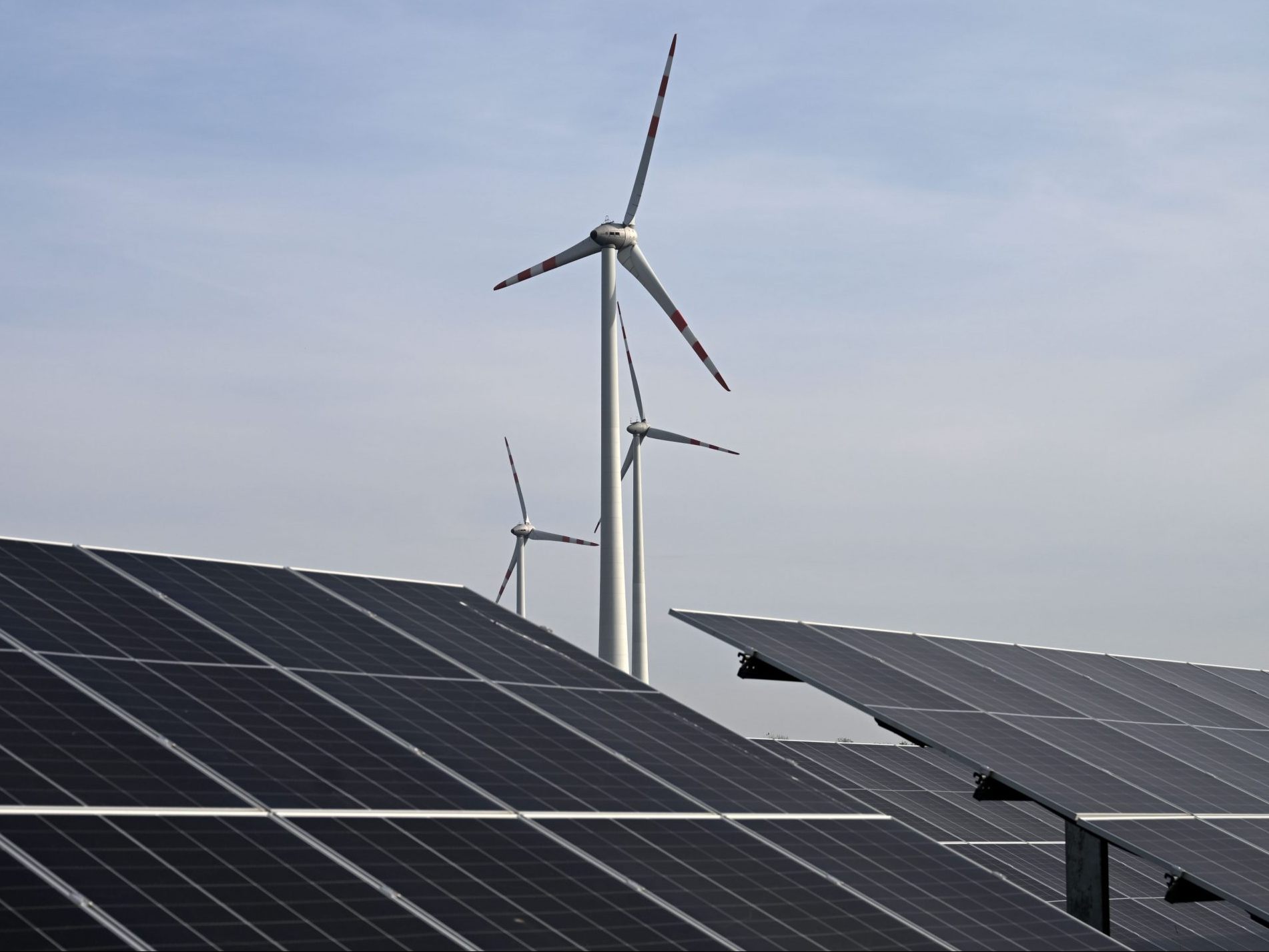 Die Erneuerbaren-Branche fordert Nachbesserungen beim E-Wirtschaftsgesetz. Die Erneuerbaren-Branche fordert Nachbesserungen beim E-Wirtschaftsgesetz.