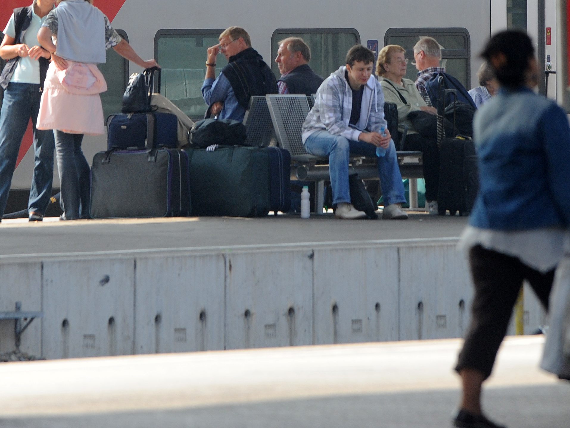 Jeder zweite Bahnreisende verpasst mehrmals im Jahr seine Anschlussverbindung. Jeder zweite Bahnreisende verpasst mehrmals im Jahr seine Anschlussverbindung.
