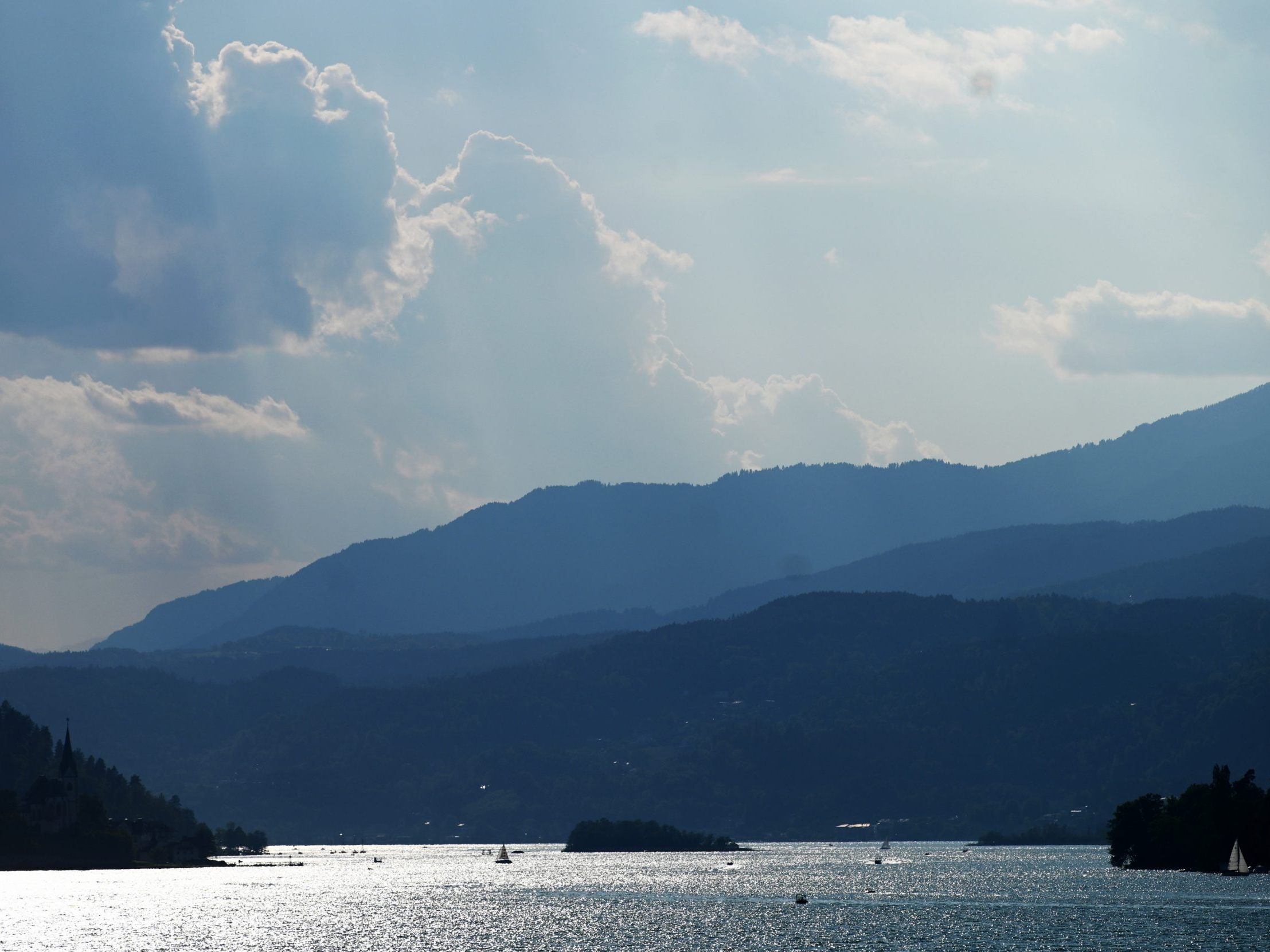 Mann war in Wörthersee gestürzt. Mann war in Wörthersee gestürzt.
