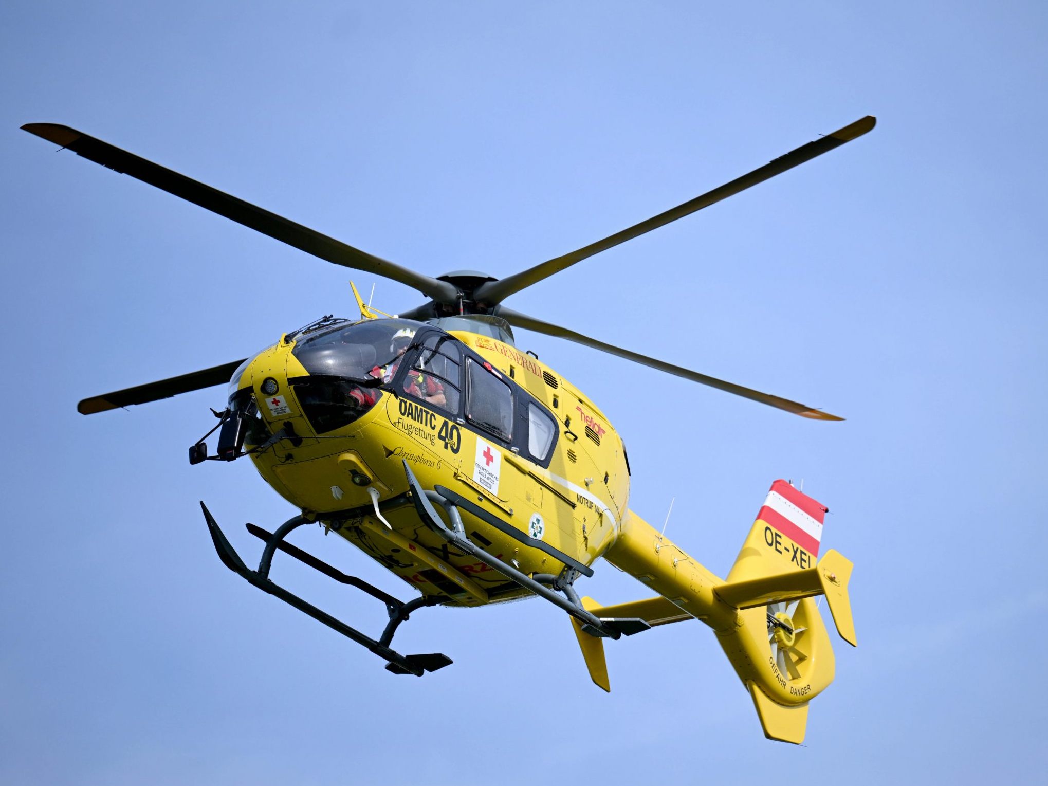 Die zwei Schwerverletzten wurden in Krankenhäuser geflogen.