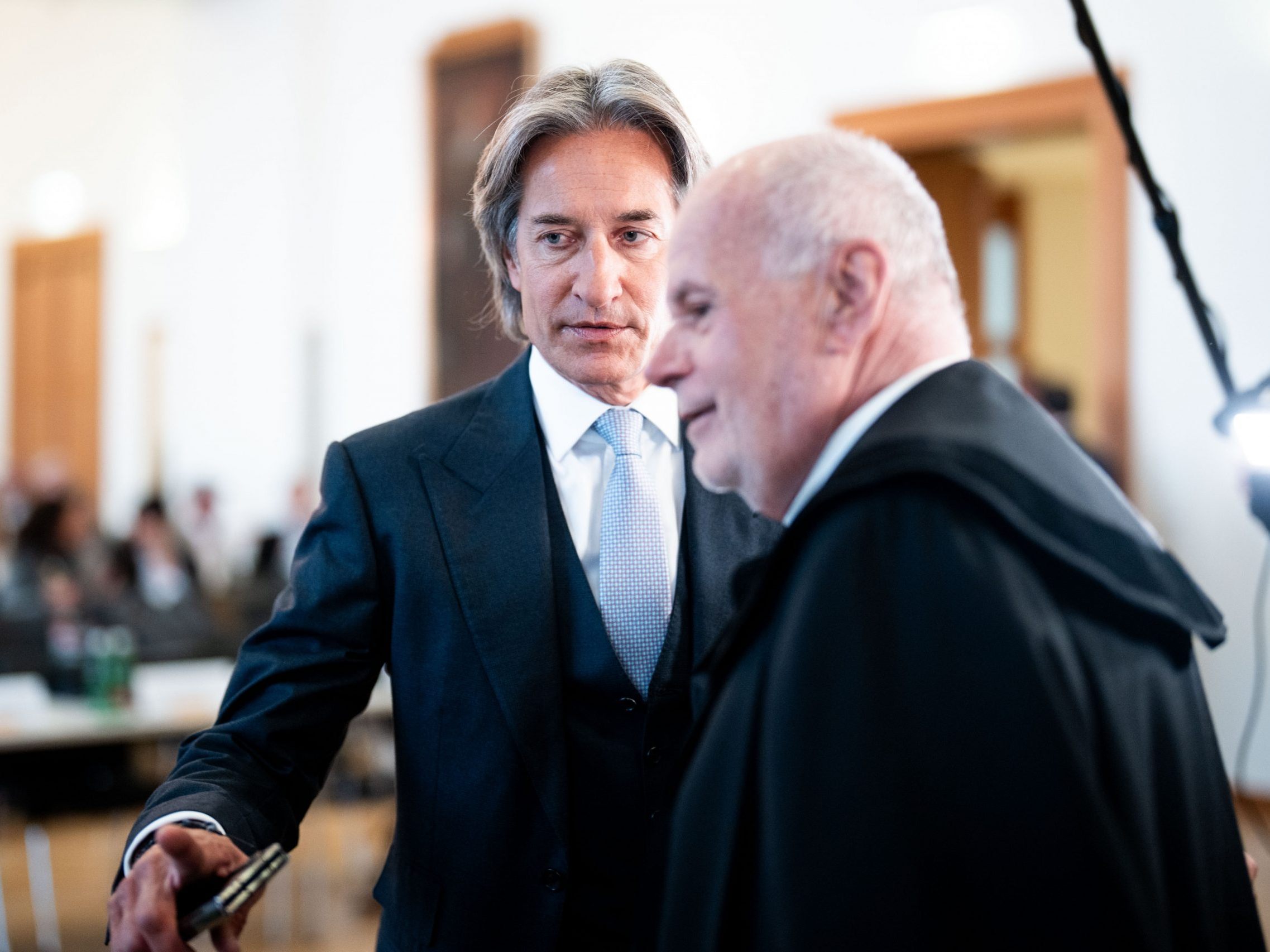 Strafverteidiger Manfred Ainedter wurde wegen übler Nachrede verurteilt. (Rechts im Bild)