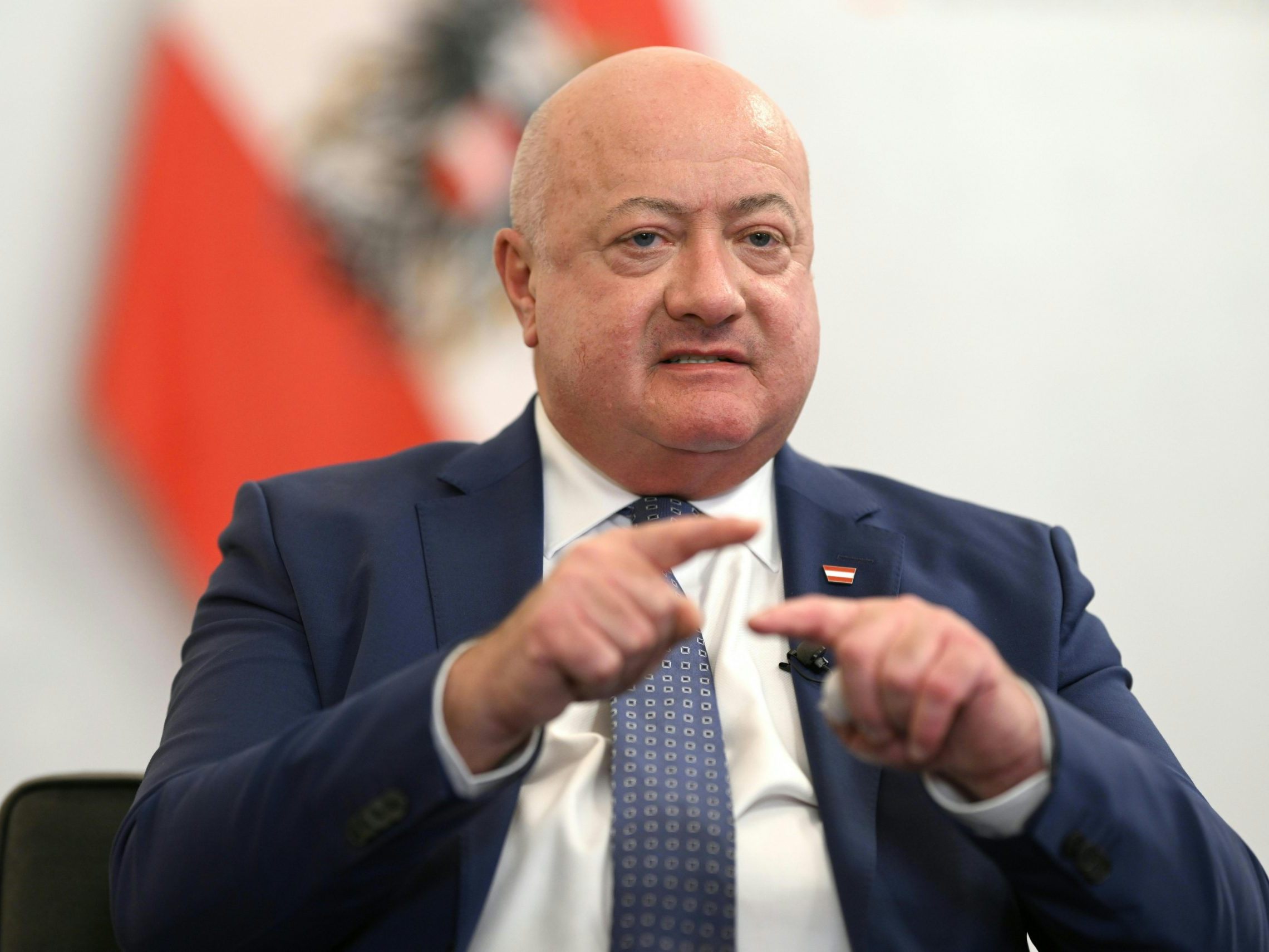 Der Kanzler will sich vornehmlich der Bekämpfung der Teuerung widmen. Der Kanzler will sich vornehmlich der Bekämpfung der Teuerung widmen.