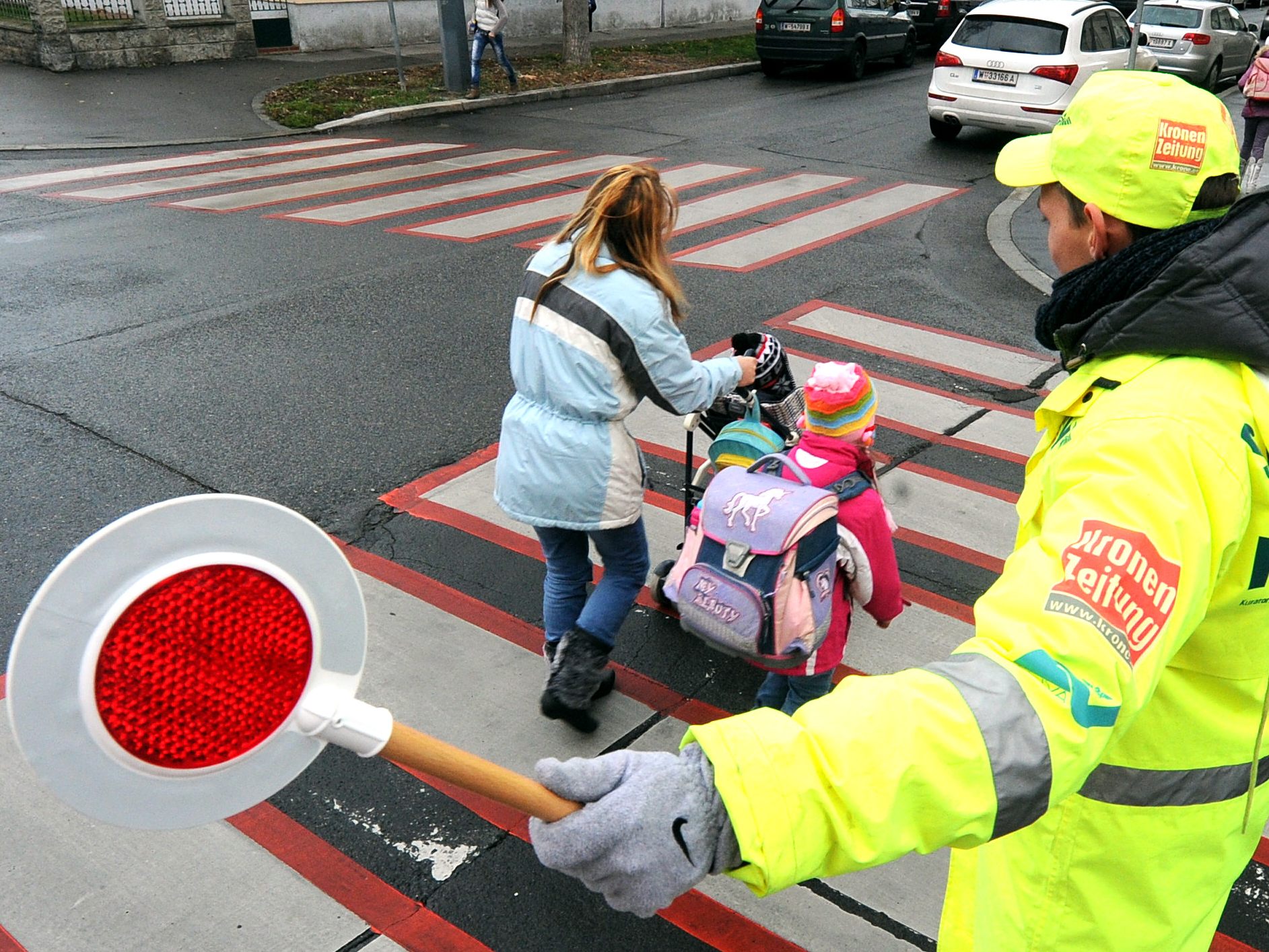 Rund 6.000 Freiwillige arbeiten in Österreich als Schülerlotsen.