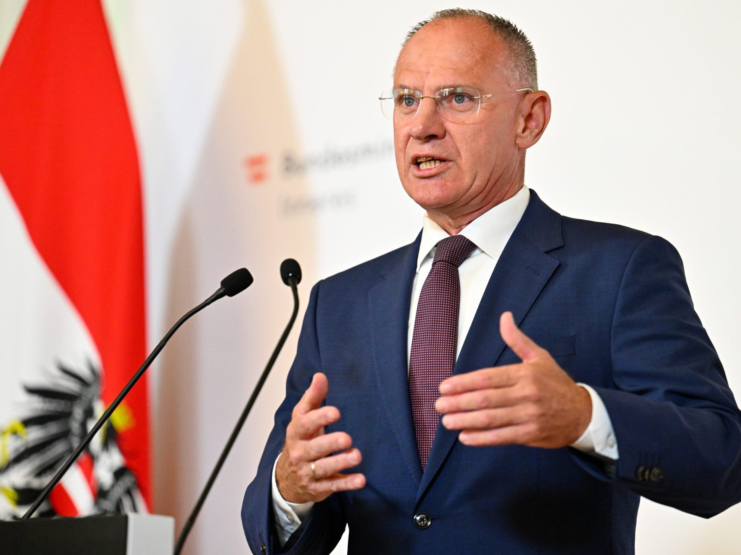 Warnung vor Deepfake-Anrufen von einem falschem Innenminister Karner.