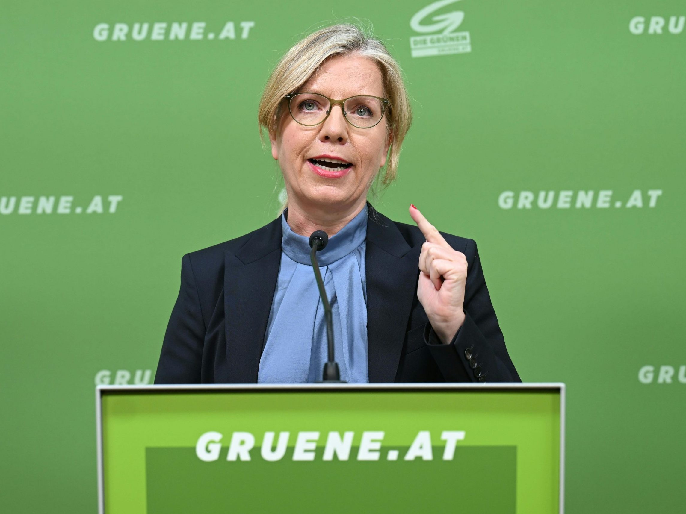 Die Grünen präsentierten einen Drei-Punkte-Plan. Die Grünen präsentierten einen Drei-Punkte-Plan.