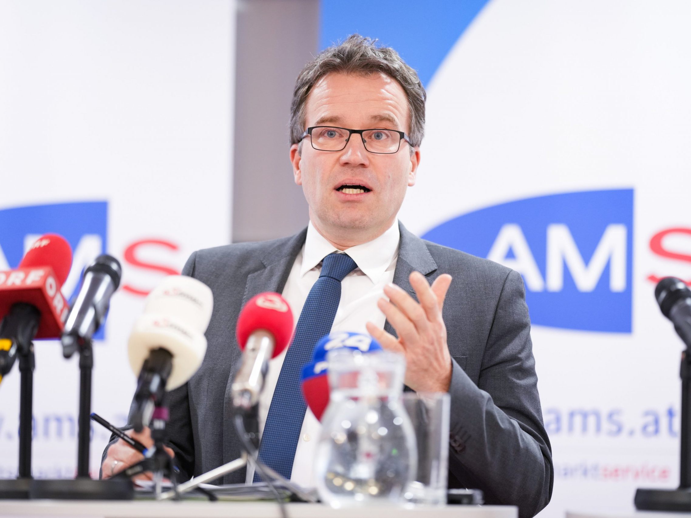 Kopf rechnet nicht mit einem baldigen Sinken der Arbeitslosigkeit. Kopf rechnet nicht mit einem baldigen Sinken der Arbeitslosigkeit.