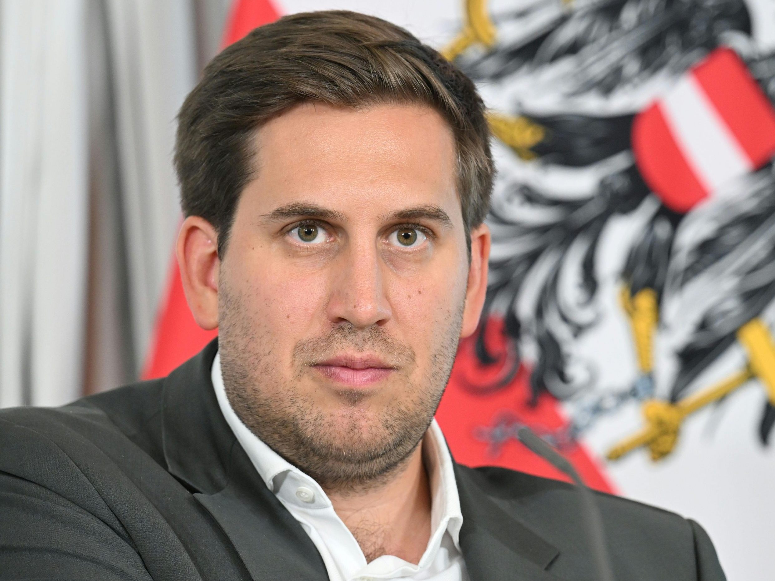 Pröll kündigt "drei konkrete Säulen" für die Regierungsklausur an. Pröll kündigt "drei konkrete Säulen" für die Regierungsklausur an.
