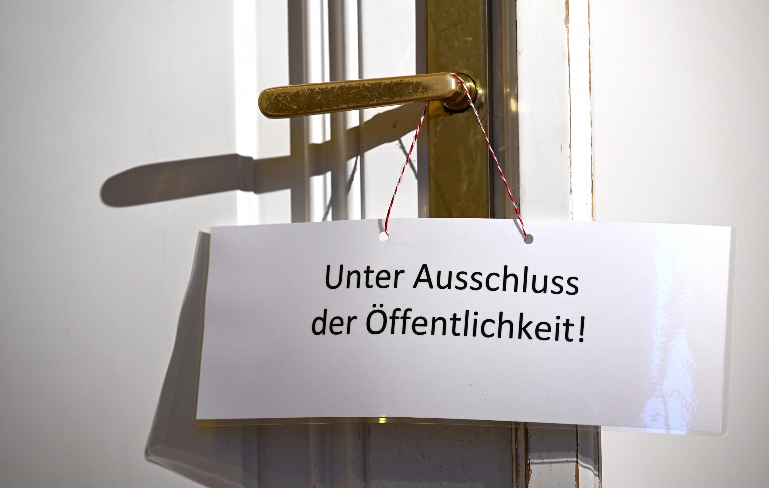 V Nemčiji obsodili najstnika zaradi podpiranja načrta za napad na koncerte Taylor Swift na Dunaju.