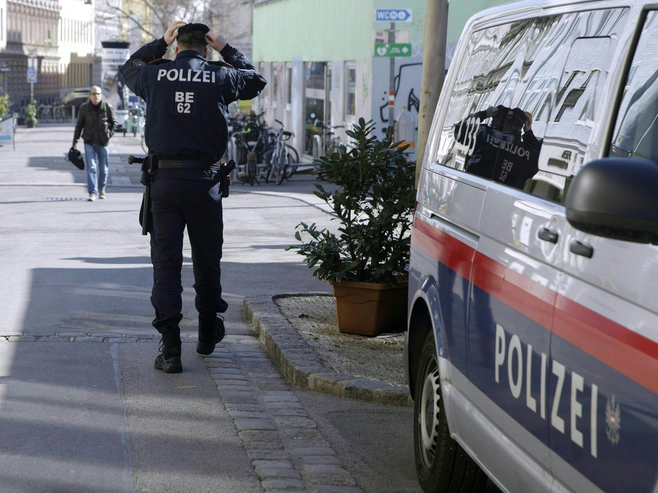 Die Hintergründe der Auseinandersetzung waren laut Polizei noch unklar. Die Hintergründe der Auseinandersetzung waren laut Polizei noch unklar.