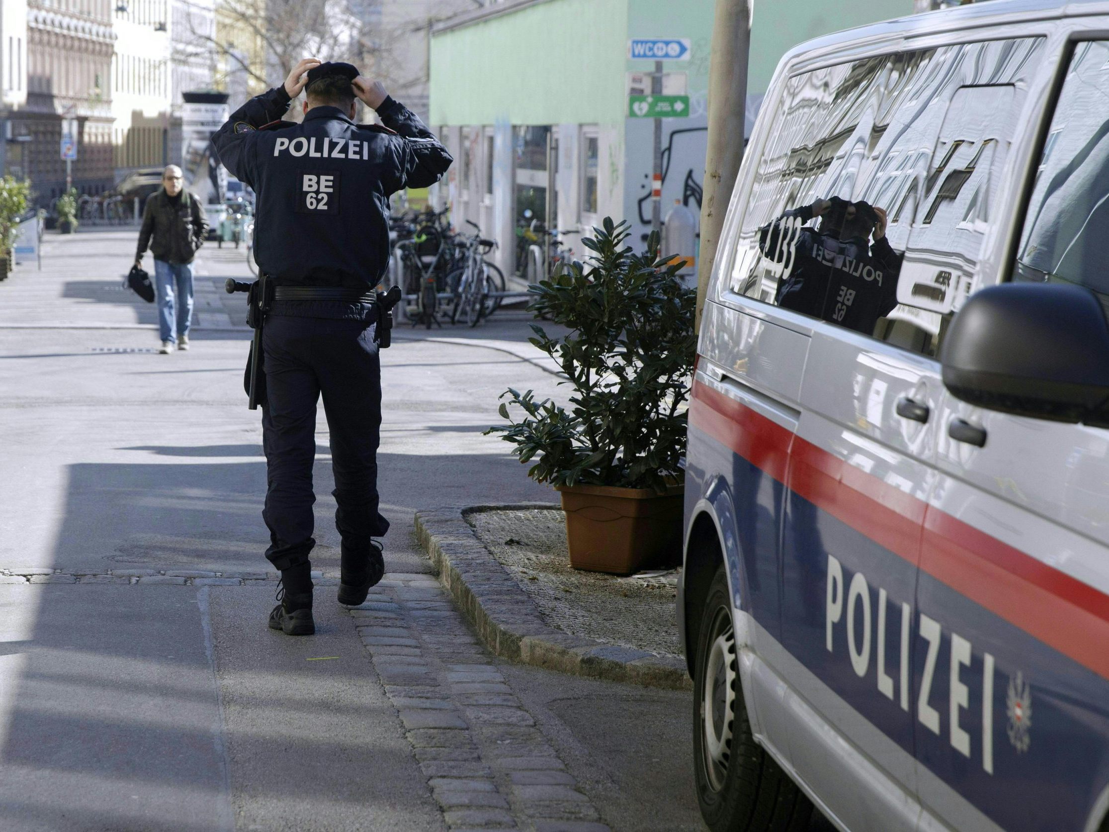 Schon wieder musste die Polizei am Yppenplatz einschreiten. Schon wieder musste die Polizei am Yppenplatz einschreiten.