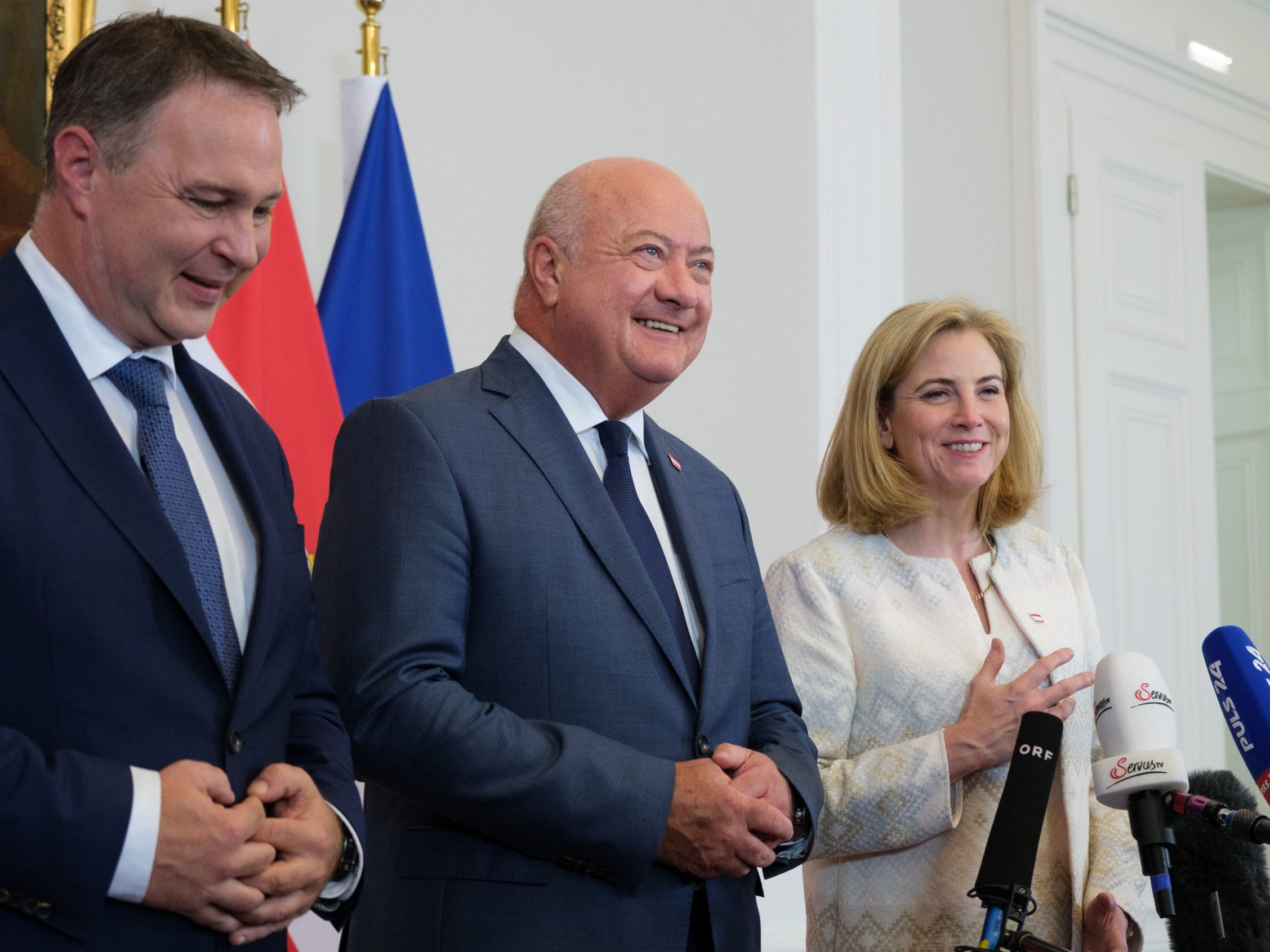 Die Regierungsklausur von ÖVP, SPÖ und NEOS findet im Kanzleramt statt.