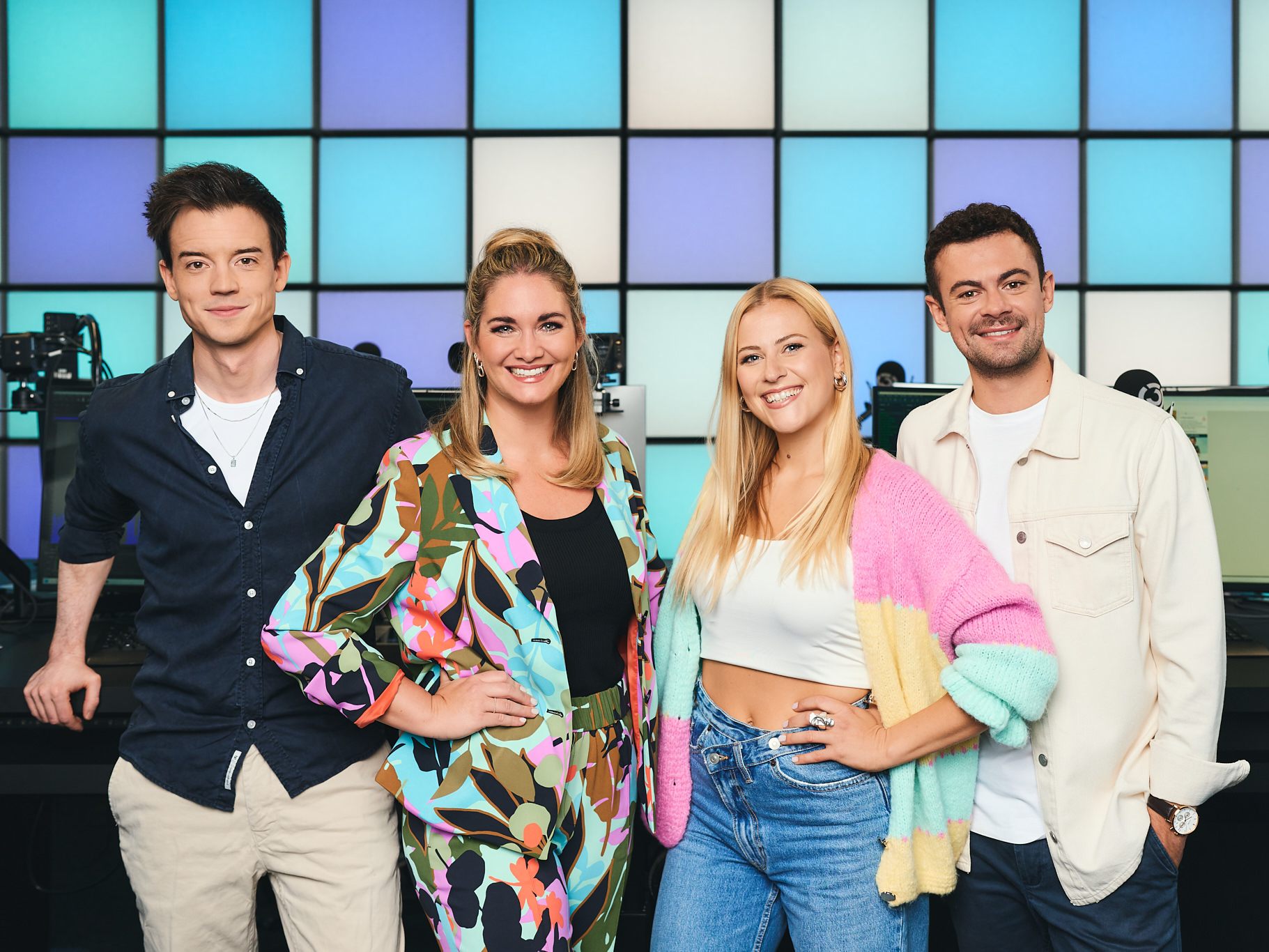 Philipp Hansa, Gabi Hiller, Philipp Bergsmann und Anna Kratki moderieren nun den Ö3-Wecker. Philipp Hansa, Gabi Hiller, Philipp Bergsmann und Anna Kratki moderieren nun den Ö3-Wecker.