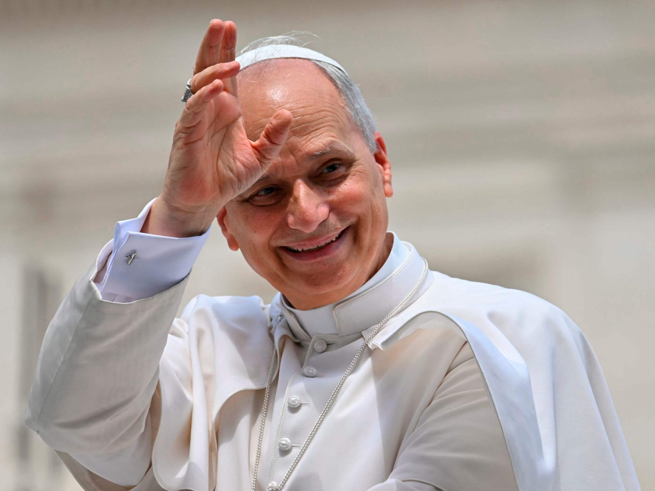 Papst Leo XIV kehrt in den Apostolischen Palast zurück – und teilt die Wohnung mit vier Gefährten. Ein bewusster Bruch mit der bisherigen Tradition. Papst Leo XIV kehrt in den Apostolischen Palast zurück – und teilt die Wohnung mit vier Gefährten. Ein bewusster Bruch mit der bisherigen Tradition.