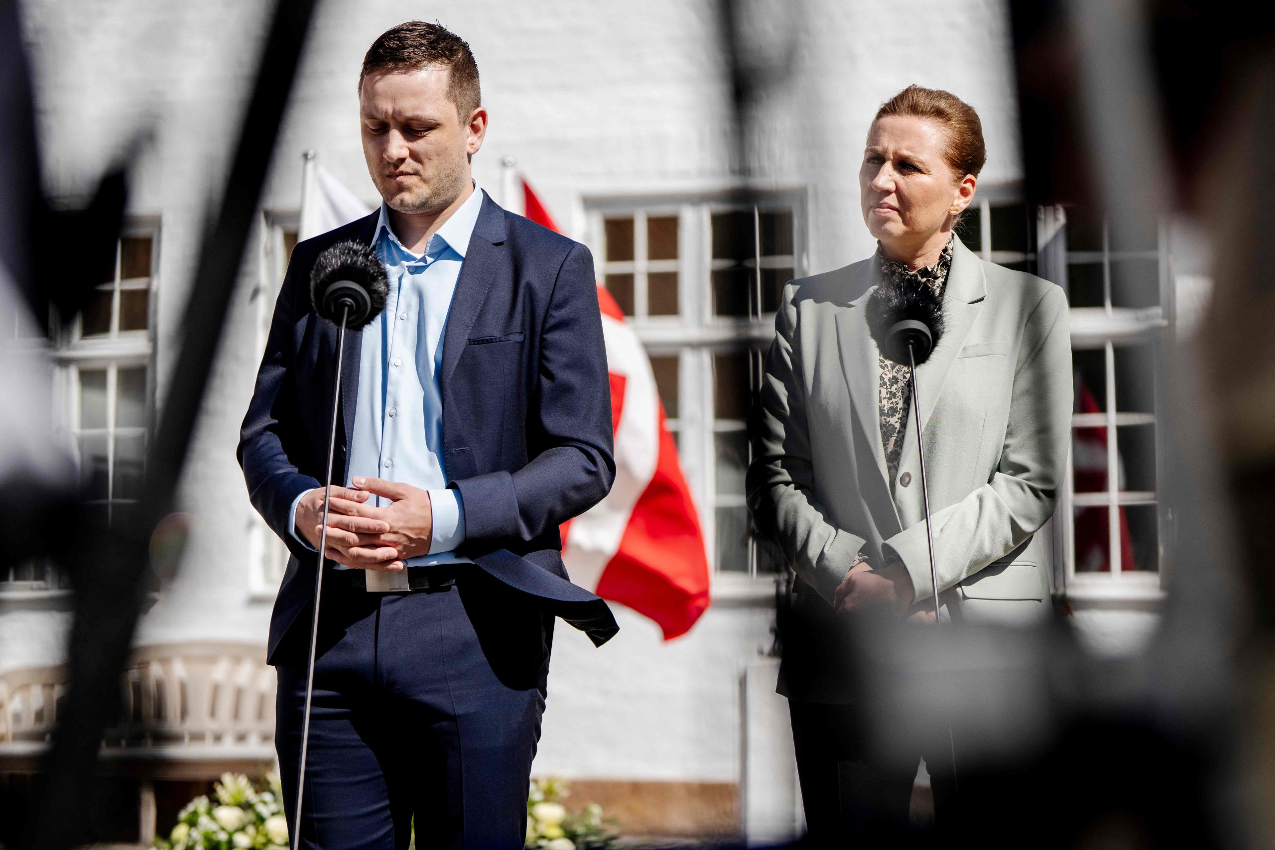 Die dänische Ministerpräsidentin Mette Frederiksen (R) und Jens-Frederik Nielsen, Premierminister von Grönland.