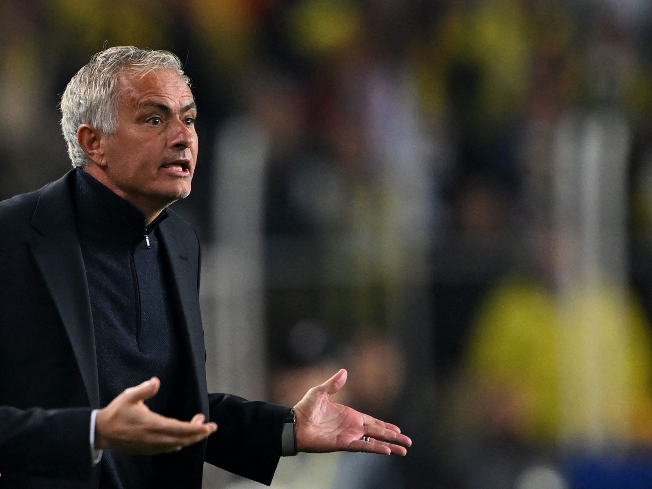José Mourinho ist nicht mehr Trainer von Fenerbahce Istanbul. José Mourinho ist nicht mehr Trainer von Fenerbahce Istanbul.