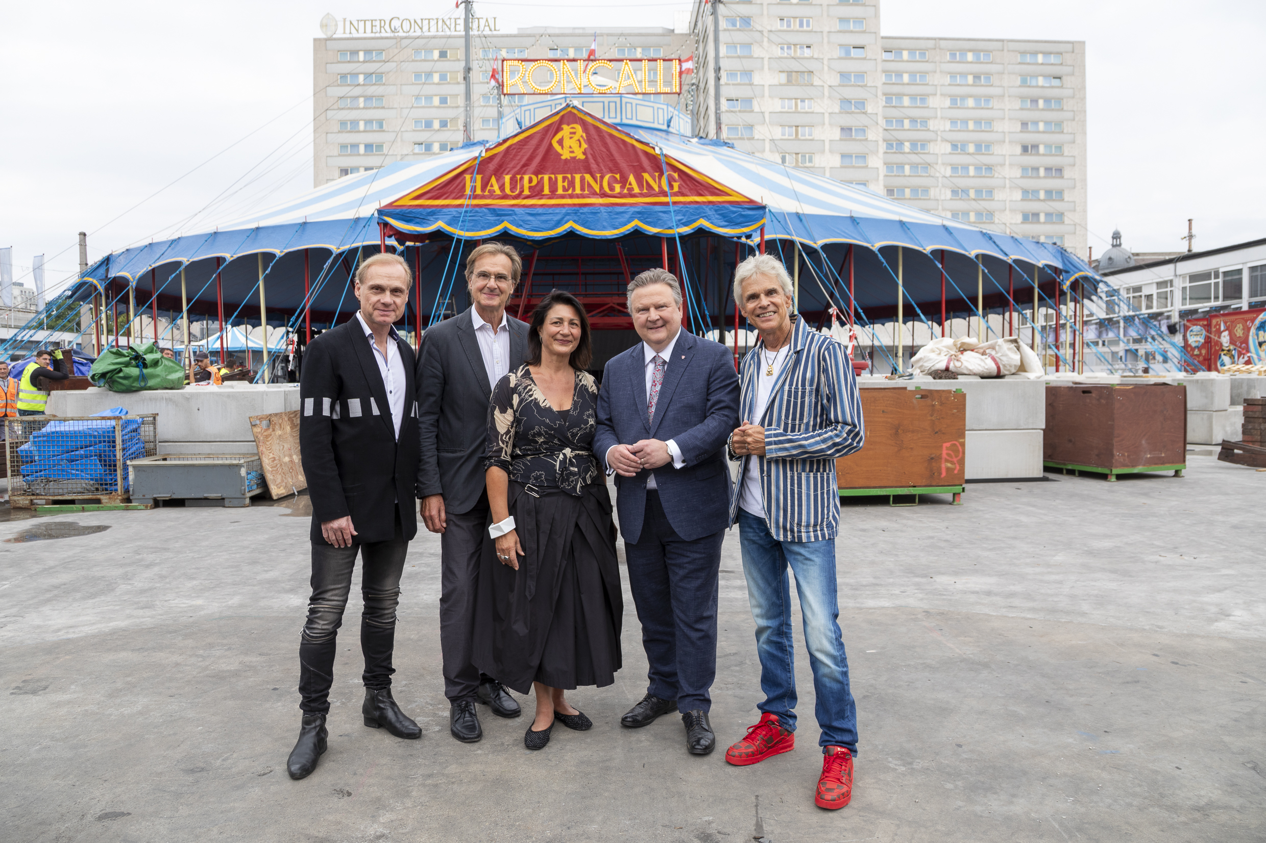 Zirkuszelt für Strauss-Musikspektakel &quot;Cagliostro&quot; am Wiener Heumarkt aufgebaut