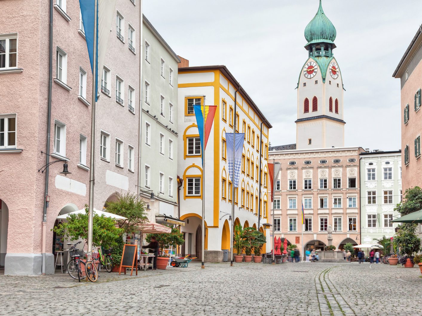 Neue Sekretärin für die "Rosenheim-Cops". Neue Sekretärin für die "Rosenheim-Cops".