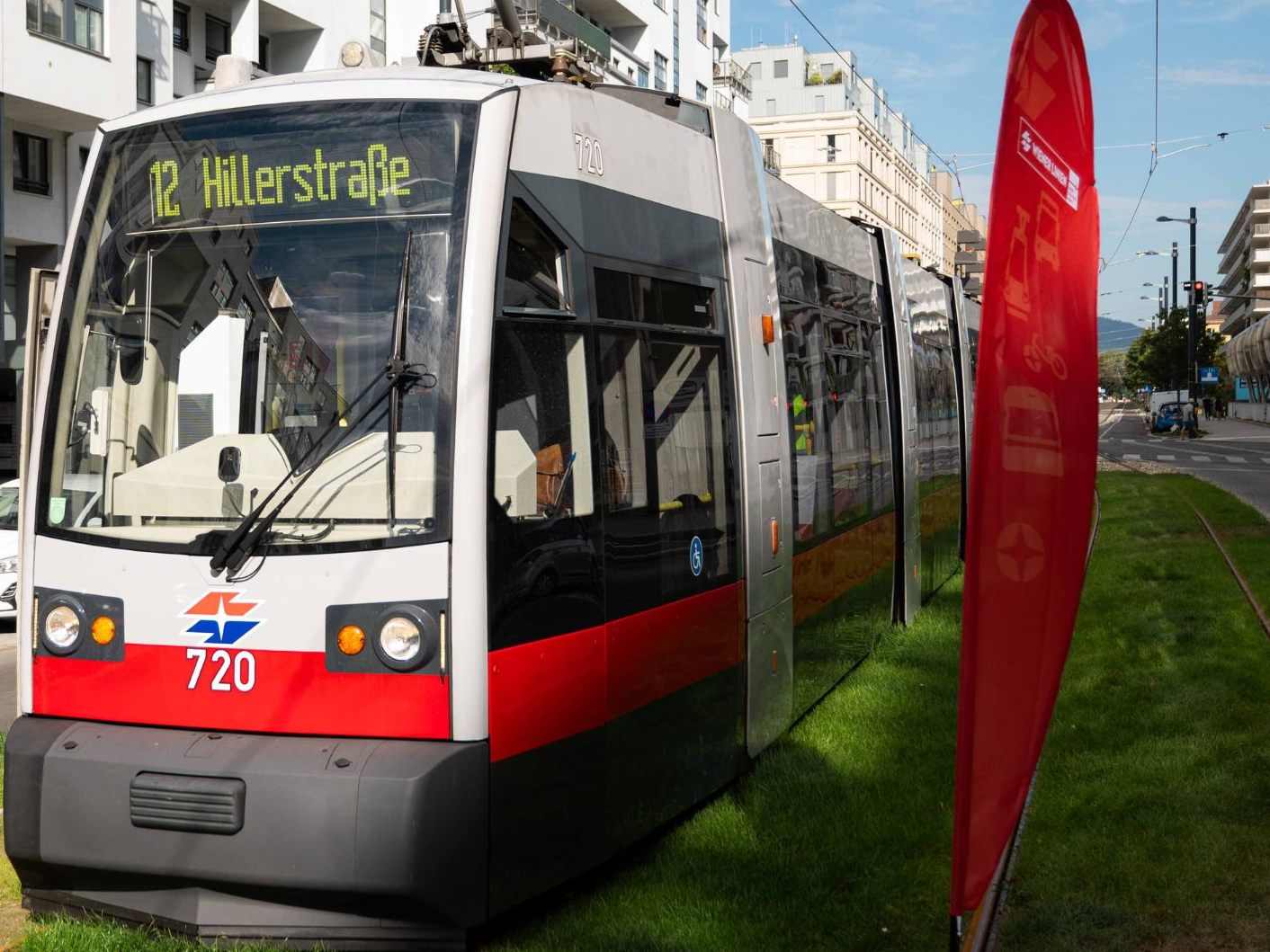 Neue Wiener Straßenbahnlinie 12 muss nur mehr wenige Tage auf den regulären Betrieb warten. Neue Wiener Straßenbahnlinie 12 muss nur mehr wenige Tage auf den regulären Betrieb warten.