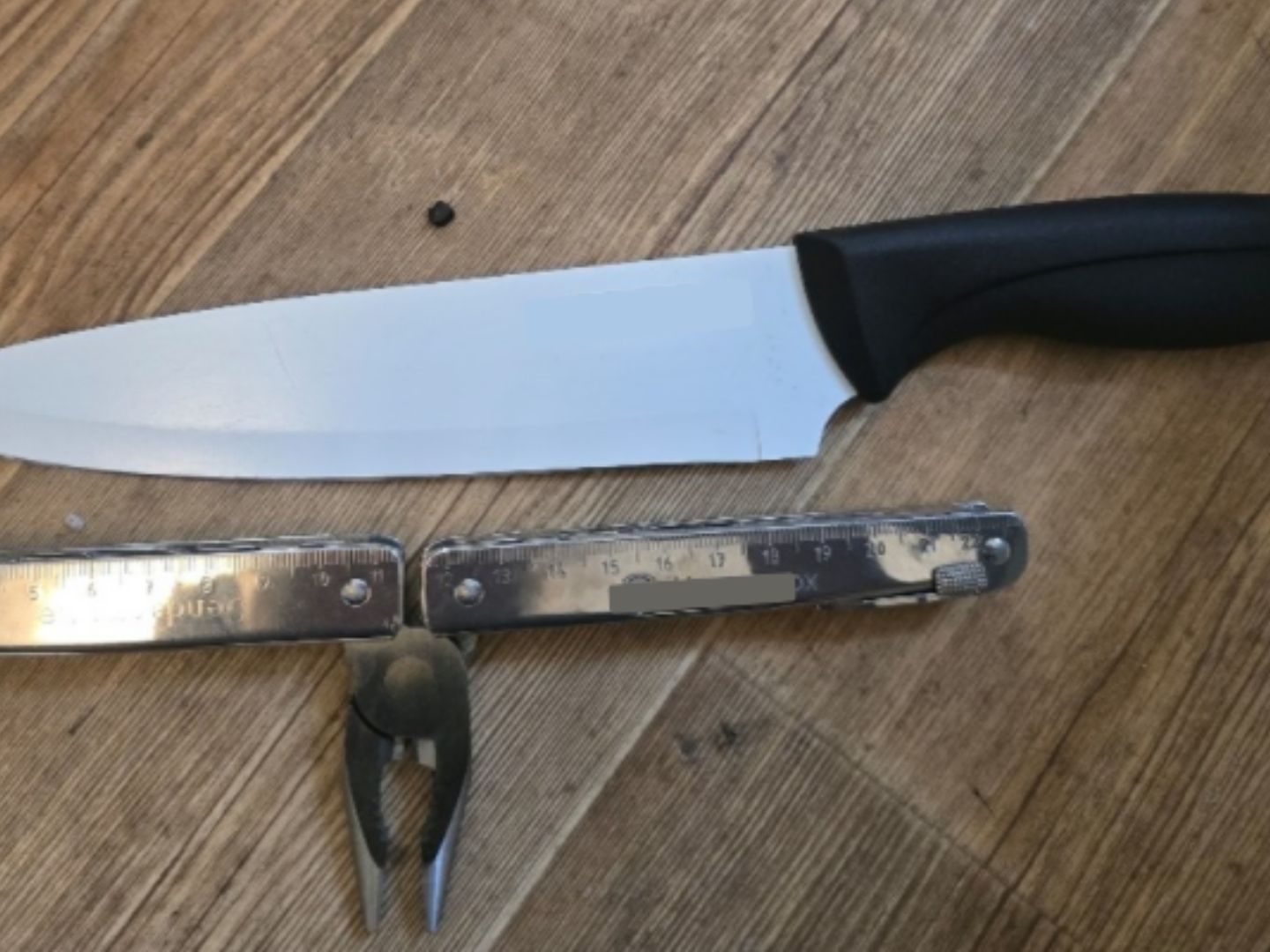 Das Küchenmesser wurde sichergestellt. Das Küchenmesser wurde sichergestellt.