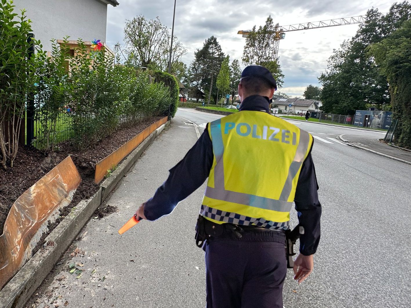 Gibt es Polizeikontrollen im Bereich des Kreisverkehrs?