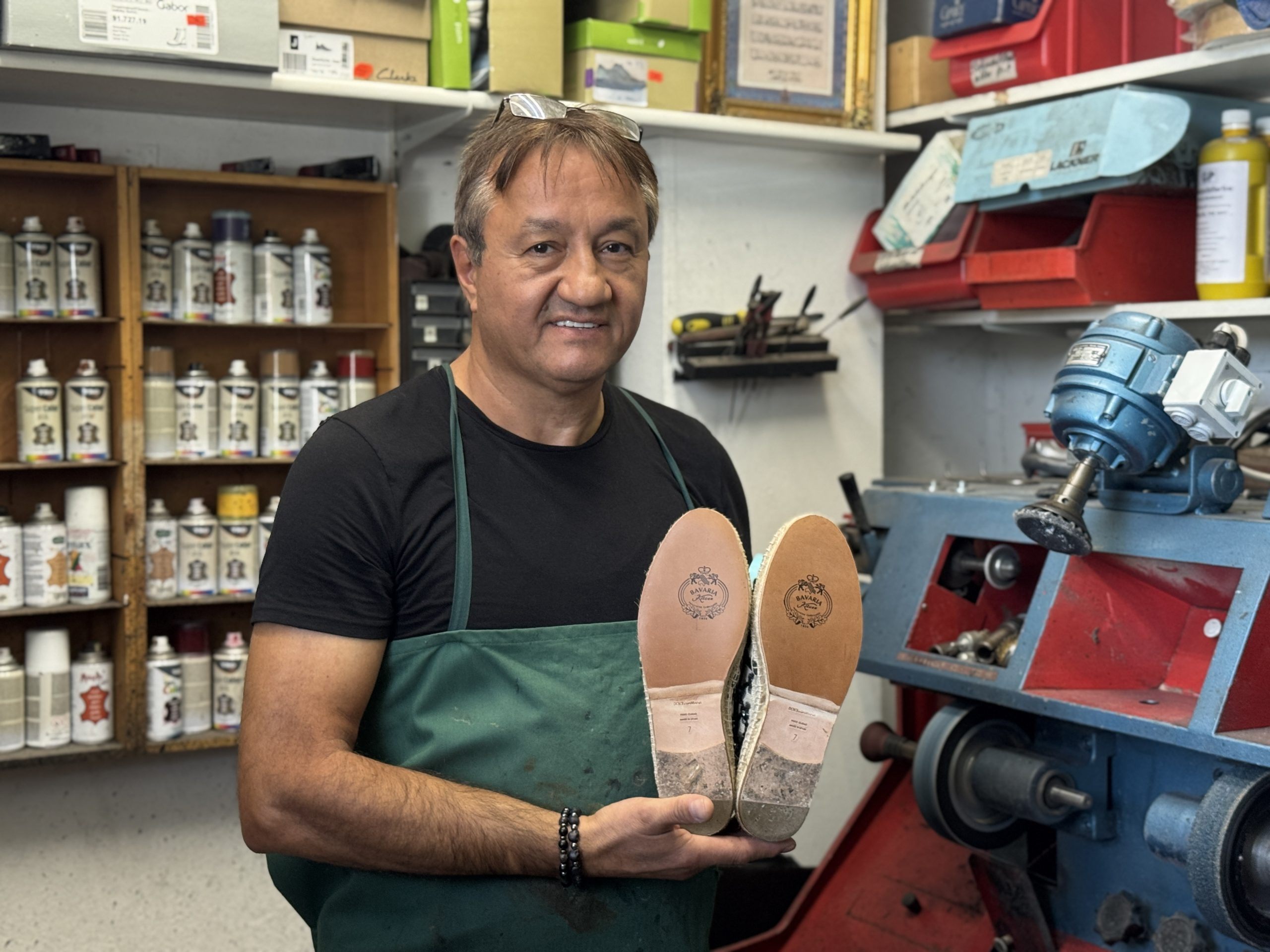 Ataer Kapakli ist seit Jahrzehnten leidenschaftlicher Schuhmacher.