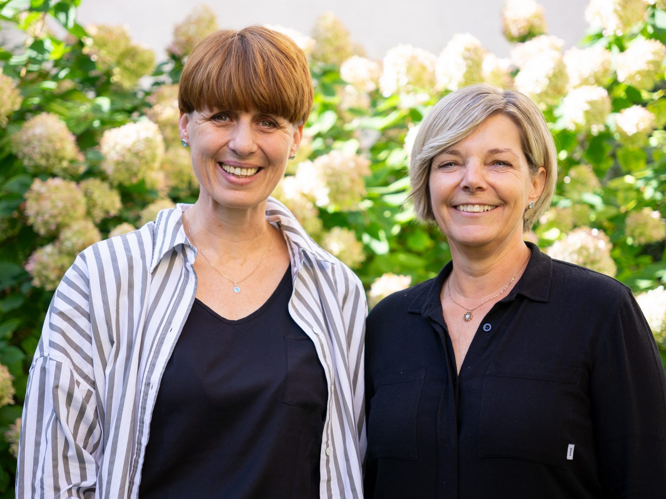 Die Angebote der Kontaktstelle Trauer (im Bild: Irene Christof und Silvia Mähr) richten sich an alle trauernden Menschen – unabhängig davon, wie lange der Verlust zurückliegt.