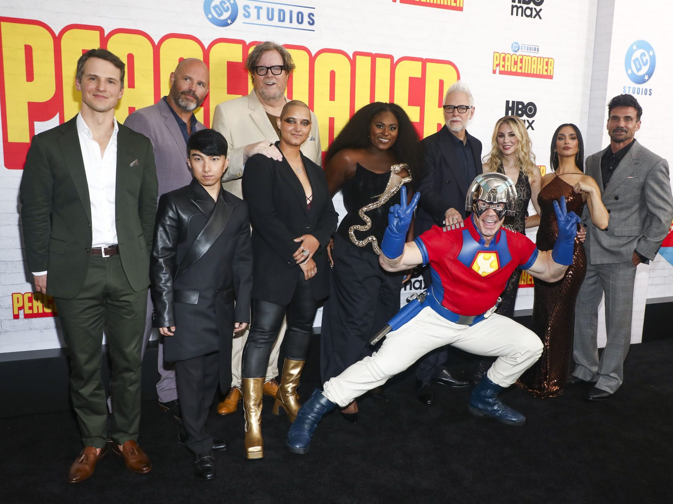 James Gunn bestätigt David Corenswet als neuen Superman und enthüllt Pläne für die 'Superman Saga'. James Gunn bestätigt David Corenswet als neuen Superman und enthüllt Pläne für die 'Superman Saga'.